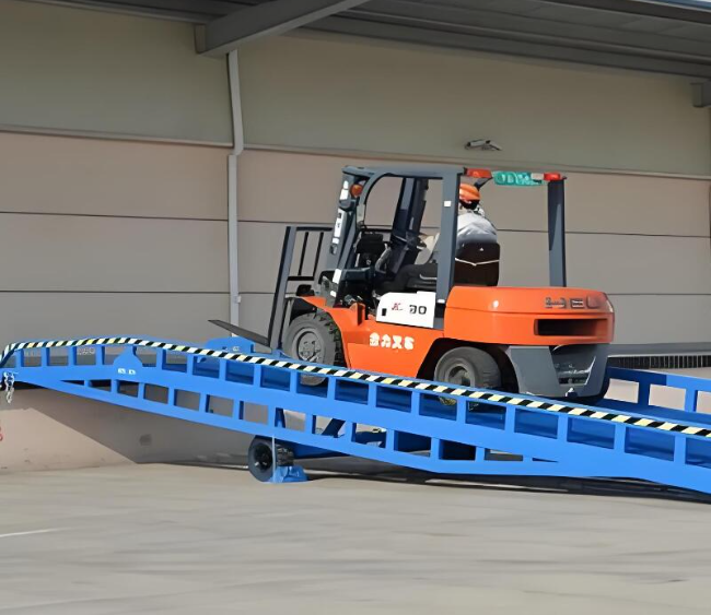 达孜移动式卸货平台（叉车用）